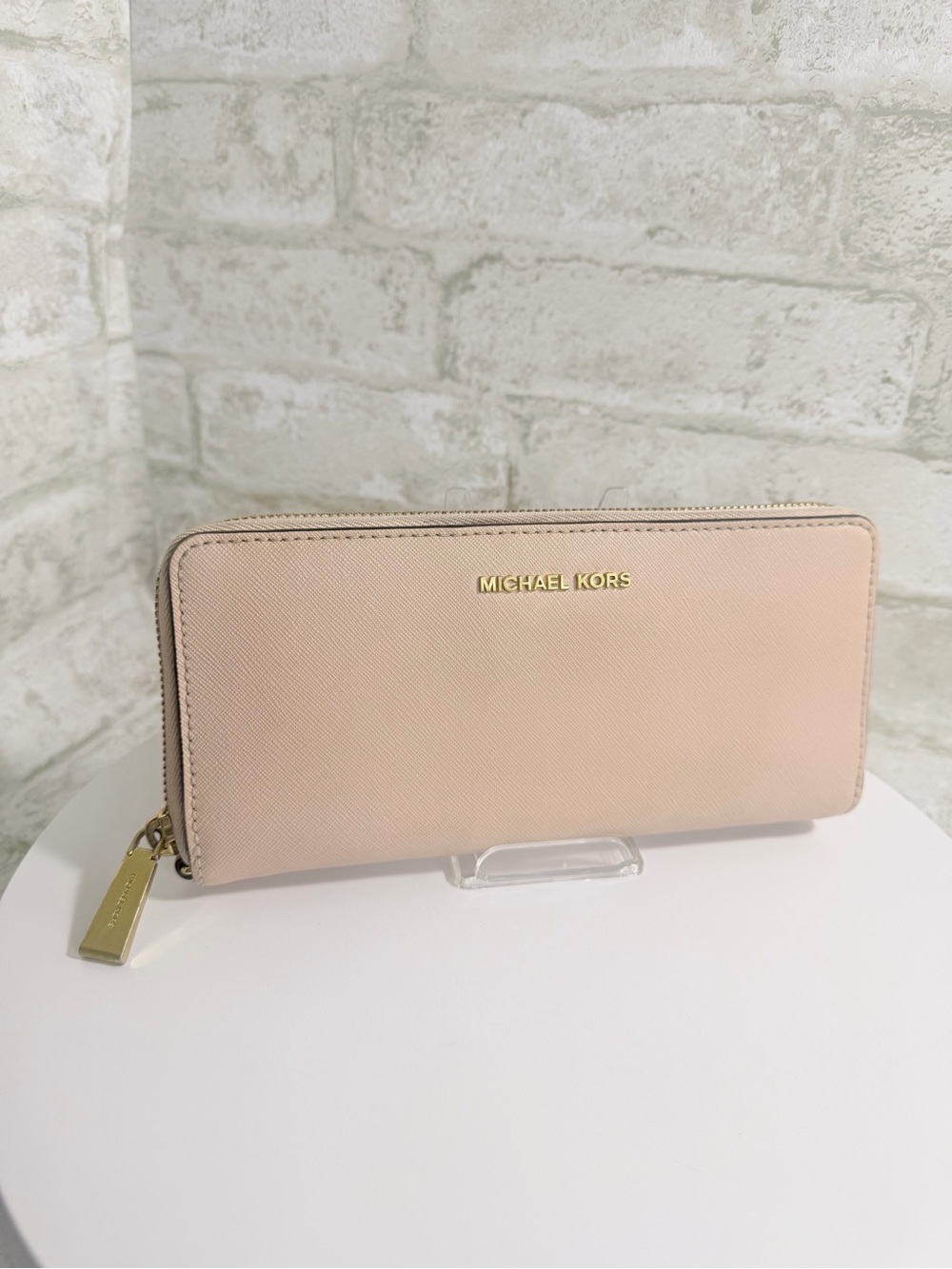 Michael Kors Light Blush/beige Saffiano Zip Wallet with Gold Hardware